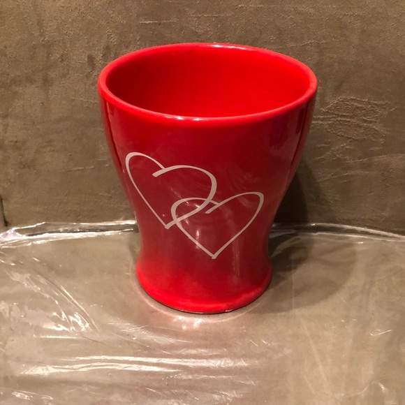 Other - Red Vase🥳HP🥳with 2 White Hearts ❤️